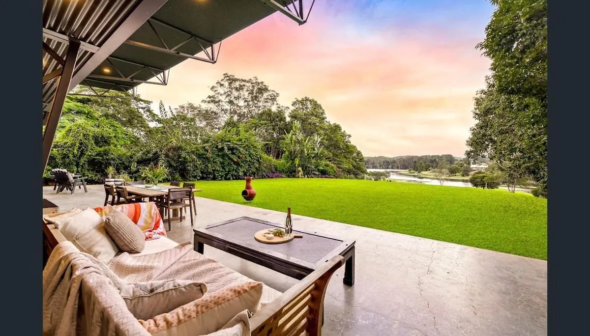 Luxury On Lake Tinaroo Lakefront Living Юнгаберра