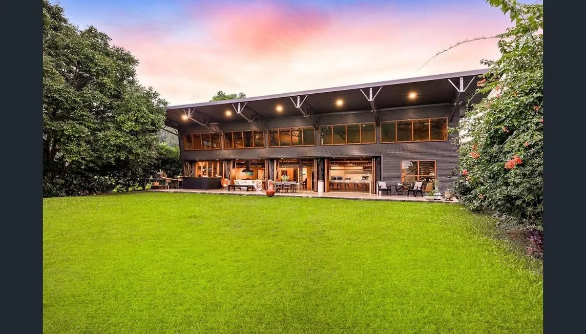 Luxury On Lake Tinaroo Lakefront Living Юнгаберра